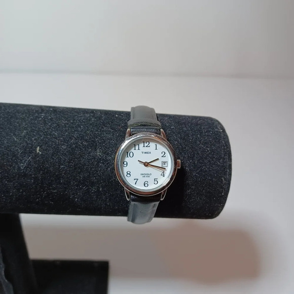 Timex Indiglo Easy Reader Silver-Tone Stainless Steel black leather watch L3 See - Picture 1 of 3
